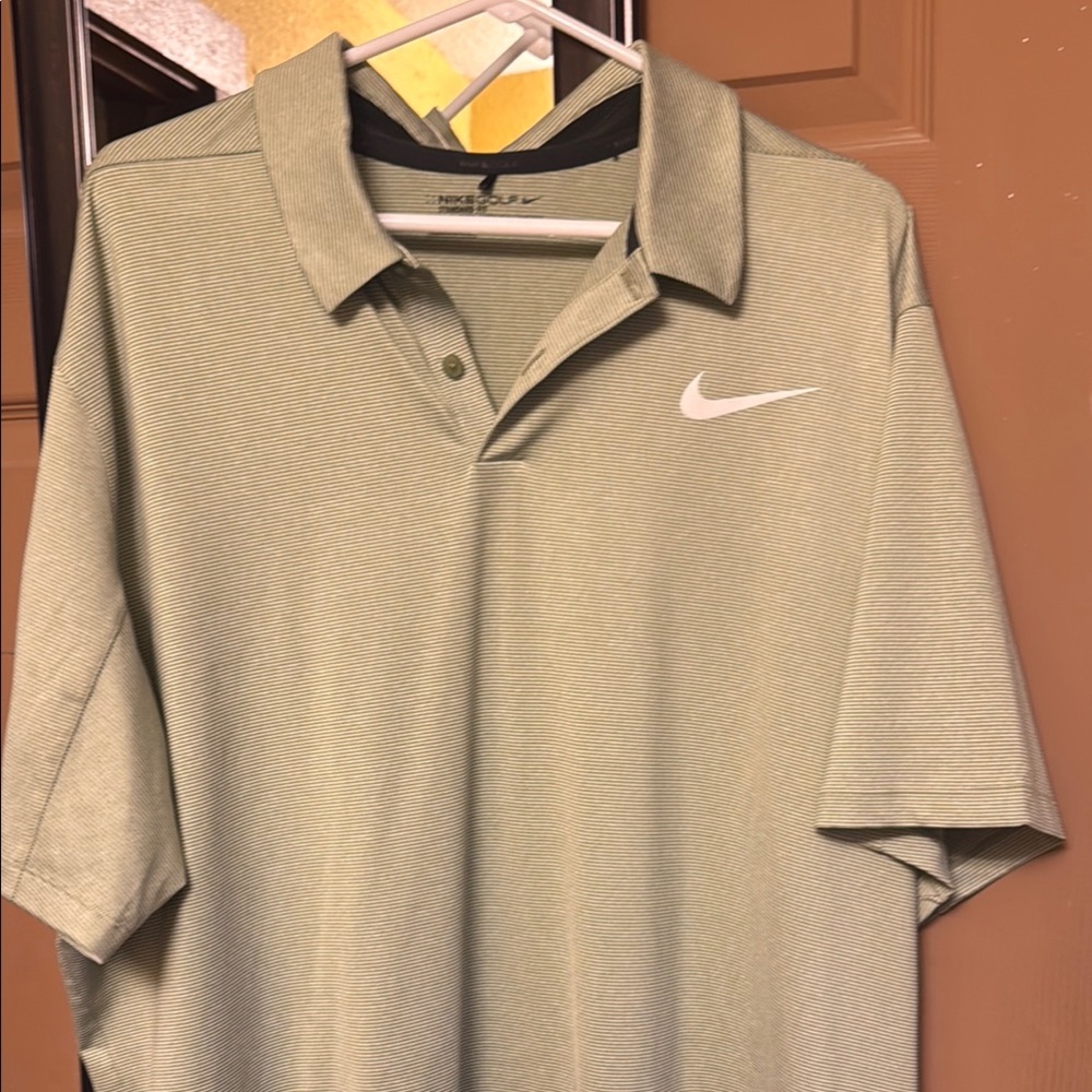 Nike Men's Green Polo Shirt